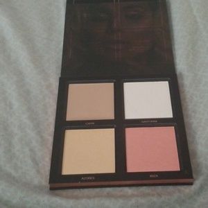 Huda beauty 3d highlighter palette